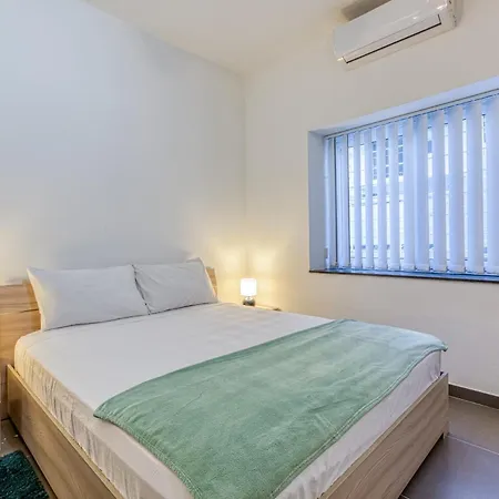 Modern 2-bedroom Maisonette In Swieqi