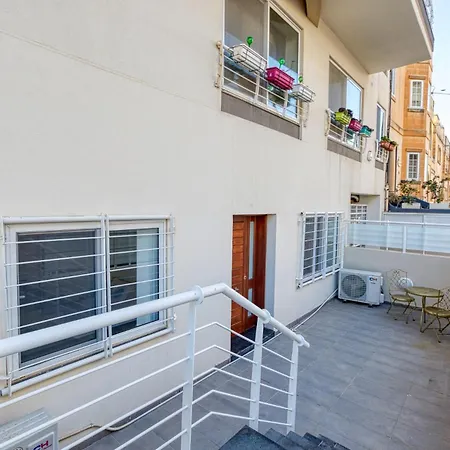 Modern 2-bedroom Maisonette In Swieqi